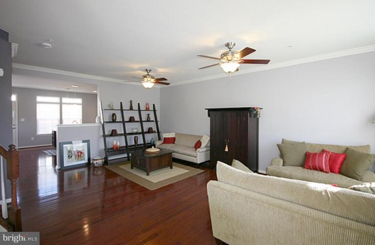 7653 Sandhurst Lane Hanover, MD 21076 - Photo 4 of 24 Living Room