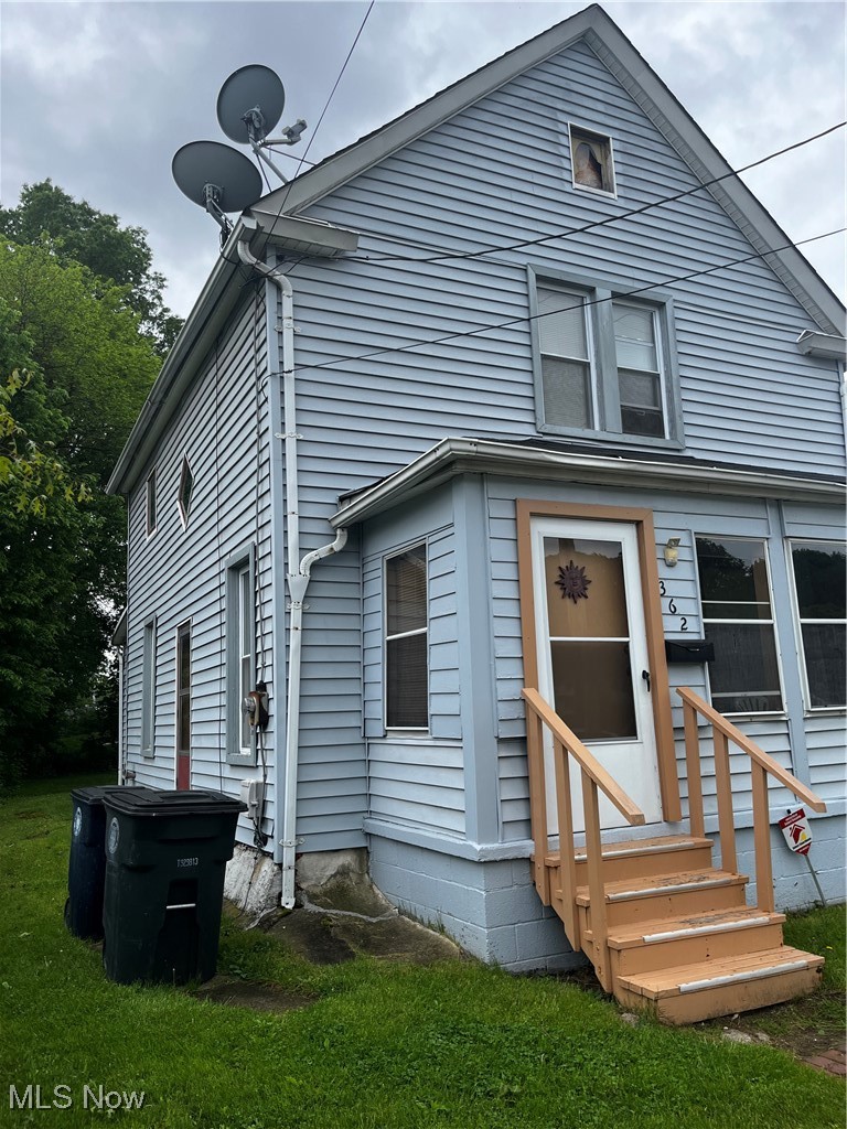362 Howe Street Akron, OH 44307 - Photo 3 of 23 Back of property featuring entry steps