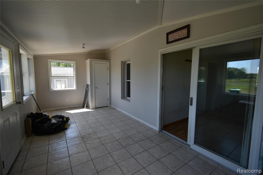 22735 Ederer Road Merrill, MI 48637 - Photo 4 of 34