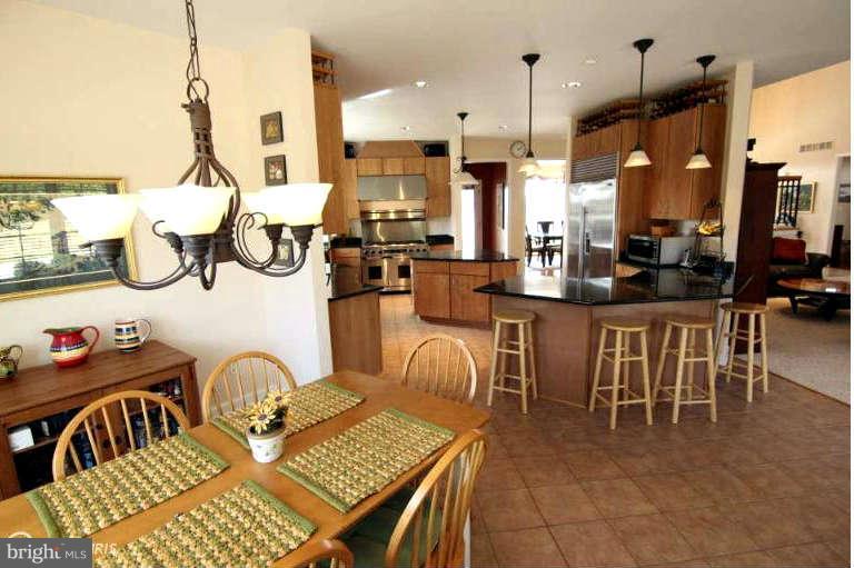 3330 Blenheim Road Phoenix, MD 21131 - Photo 14 of 30 Kitchen%20and%20breakfast%20nook
