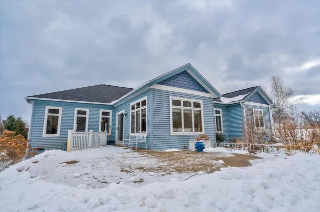 $695,000 | 4873 Highwood Circle, Middleton, WI 53562