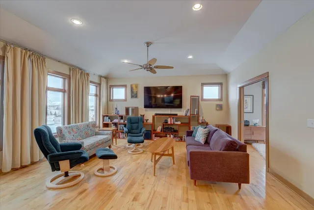 $695,000 | 4873 Highwood Circle, Middleton, WI 53562