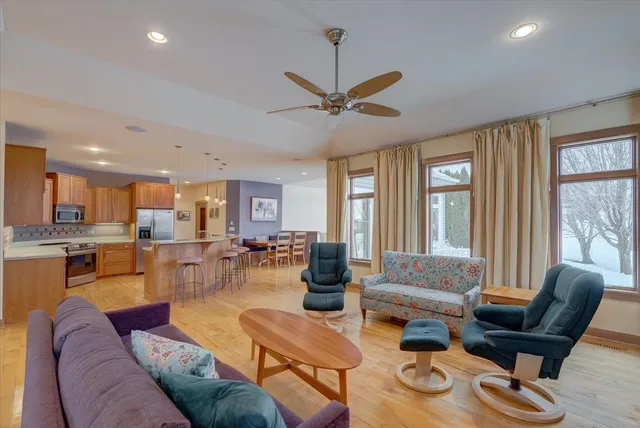 $695,000 | 4873 Highwood Circle, Middleton, WI 53562