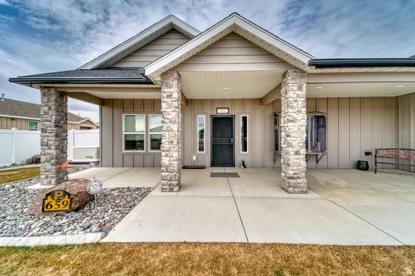 $700,000 | 659 North Creekview Drive, Panguitch, UT 84759