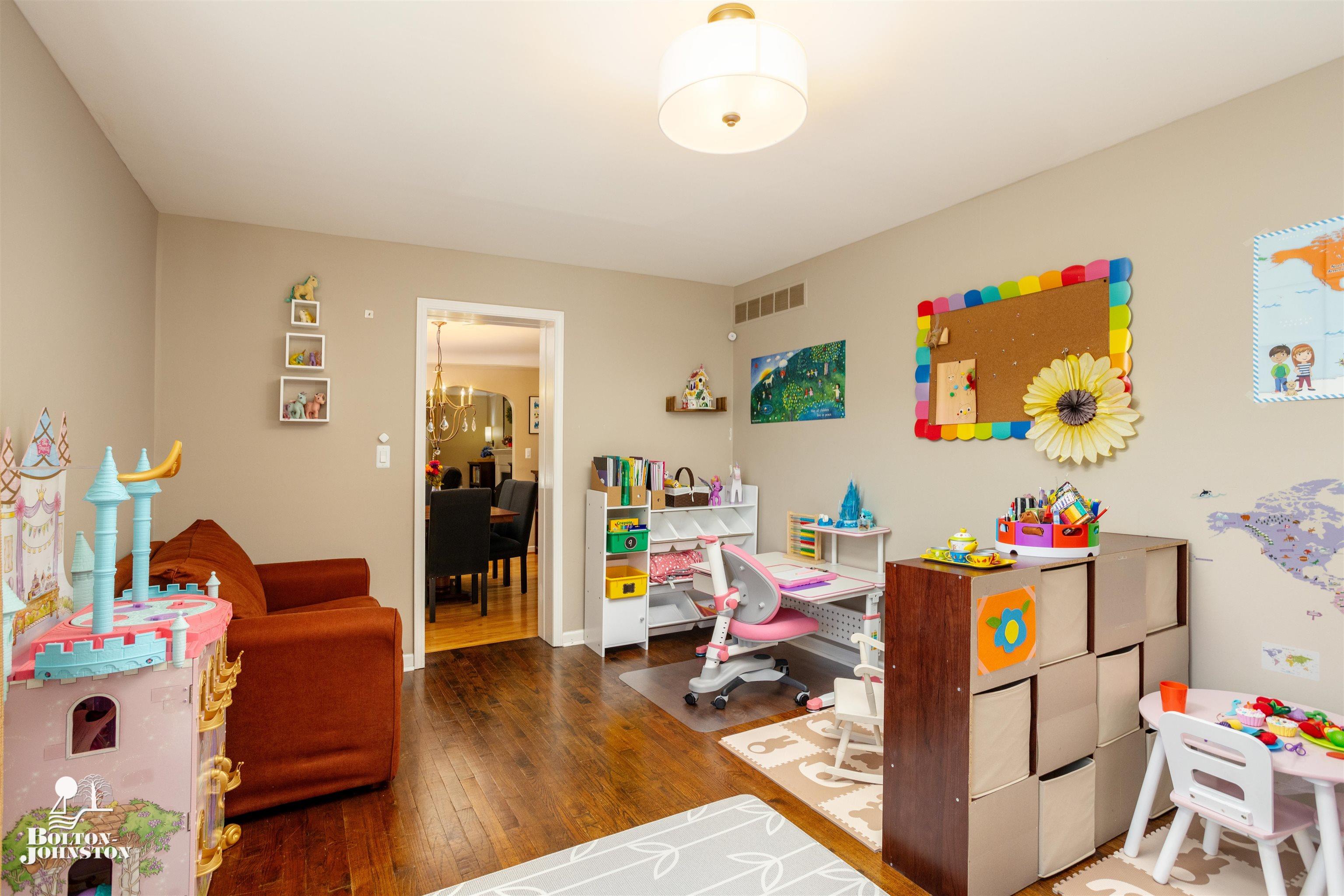 454 Fisher Road Grosse Pointe, MI 48230 - Photo 17 of 41 50135331-525aebae-93b9-4d55-b913-4a799d7d39fa.JPG