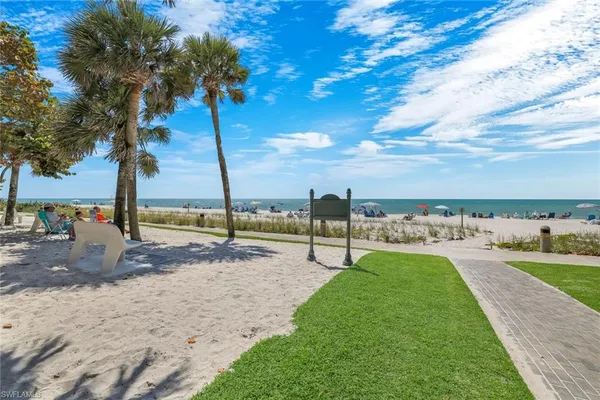 $4,100 | 4092 Belair Lane, Unit 15, Naples, FL 34103