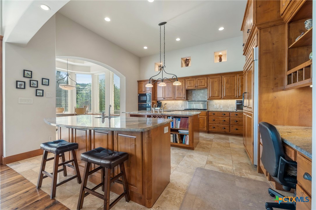 4001 Bell Springs Road Dripping Springs, TX 78620 - Photo 16 of 47 Breakfast bar
