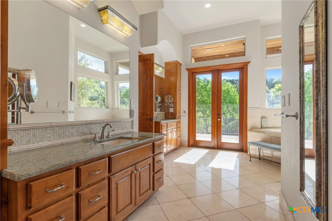 4001 Bell Springs Road Dripping Springs, TX 78620 - Photo 23 of 47 Primary Bath