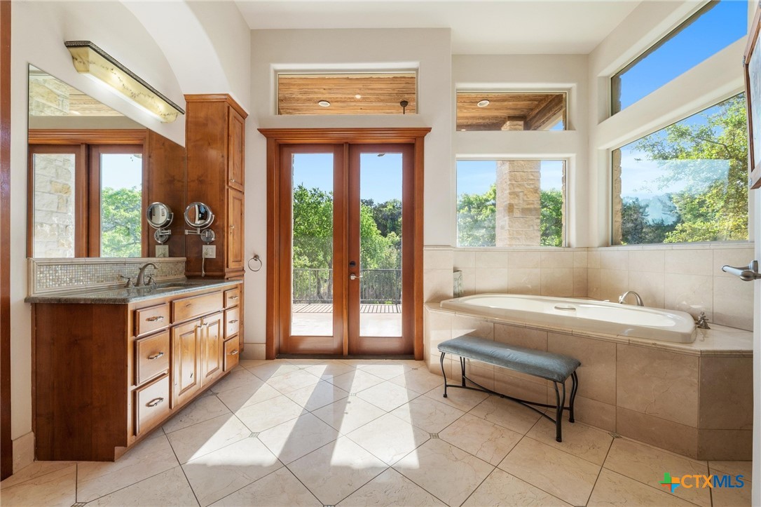 4001 Bell Springs Road Dripping Springs, TX 78620 - Photo 24 of 47 Primary Bath