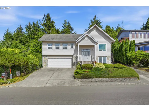 $565,000 | 755 Prefontaine Drive, Coos Bay, OR 97420