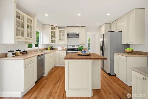 $1,415,000 | 24544 Southeast 43rd Place, Sammamish, WA 98029