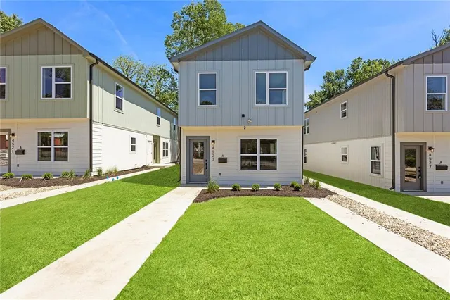 $1,895 | 4523 Forest Avenue, Unit B, Kansas City, MO 64110