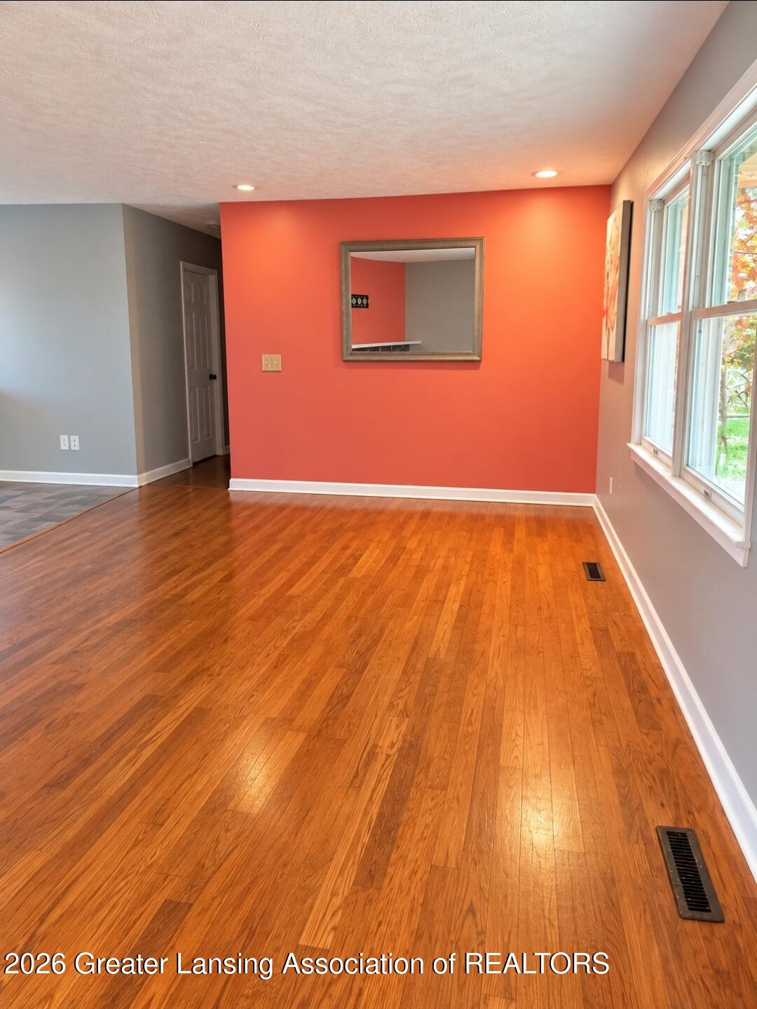 1075 North Michigan Road Eaton Rapids, MI 48827 - Photo 2 of 17 Living Room