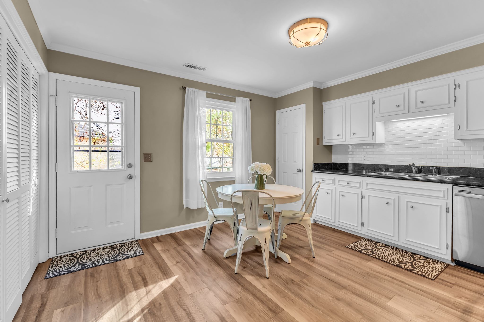 705 Fox Ridge Drive Brentwood, TN 37027 - Photo 11 of 26 a kitchen with granite countertop a stove a sink and a granite counter tops