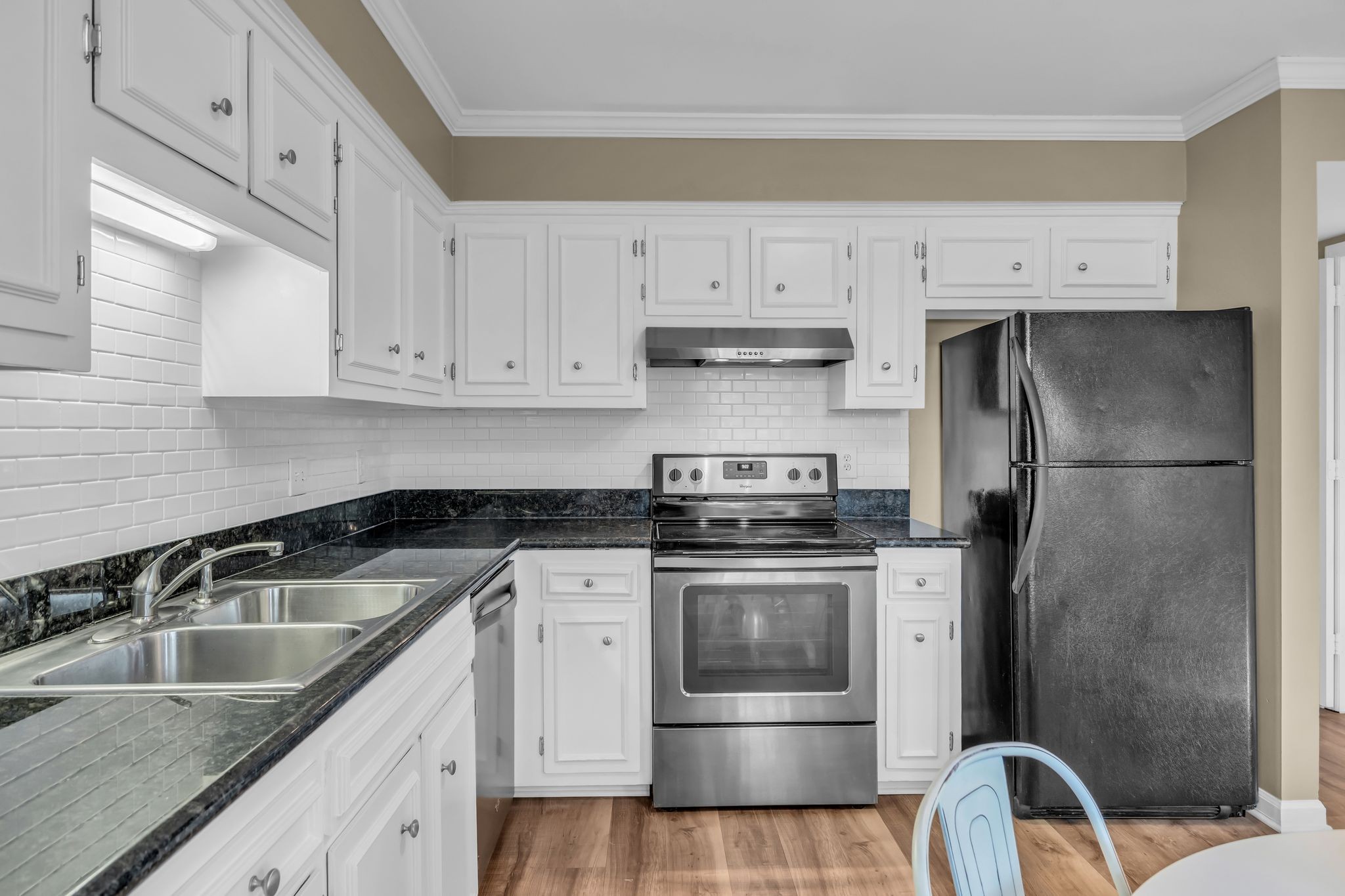 705 Fox Ridge Drive Brentwood, TN 37027 - Photo 10 of 26 a kitchen with a sink stove and refrigerator