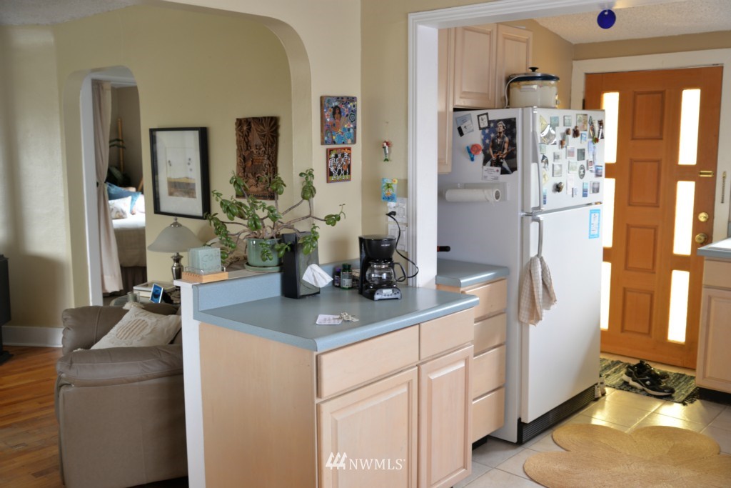 6002 44th Avenue Southwest Seattle, WA 98136 - Photo 3 of 21 Gallery Image 3