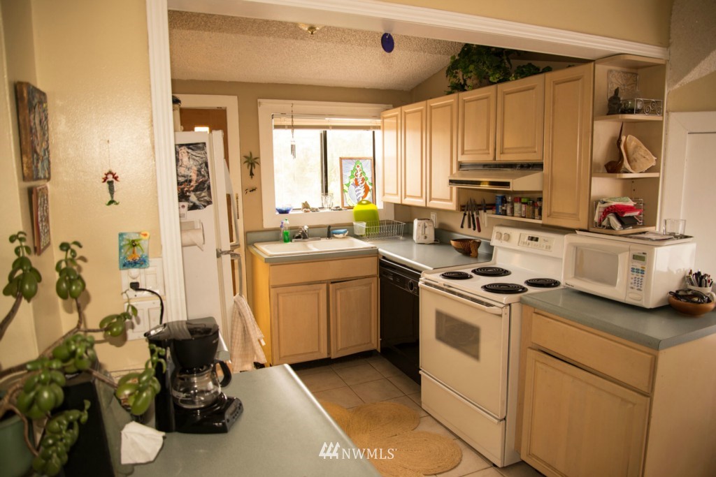 6002 44th Avenue Southwest Seattle, WA 98136 - Photo 4 of 21 Gallery Image 4