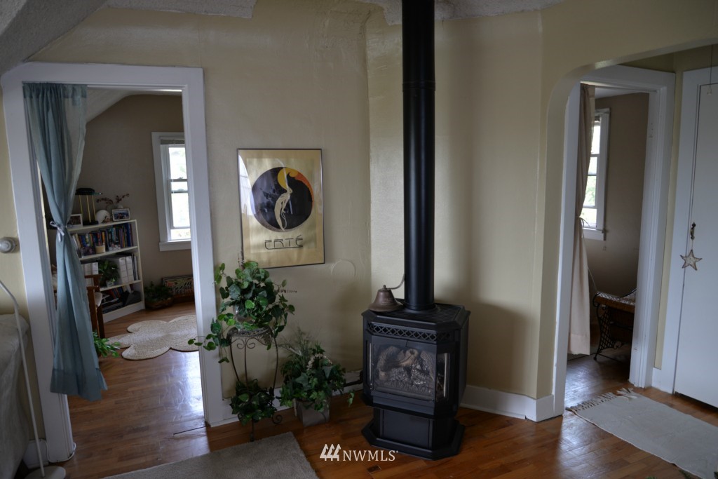 6002 44th Avenue Southwest Seattle, WA 98136 - Photo 8 of 21 Gallery Image 8
