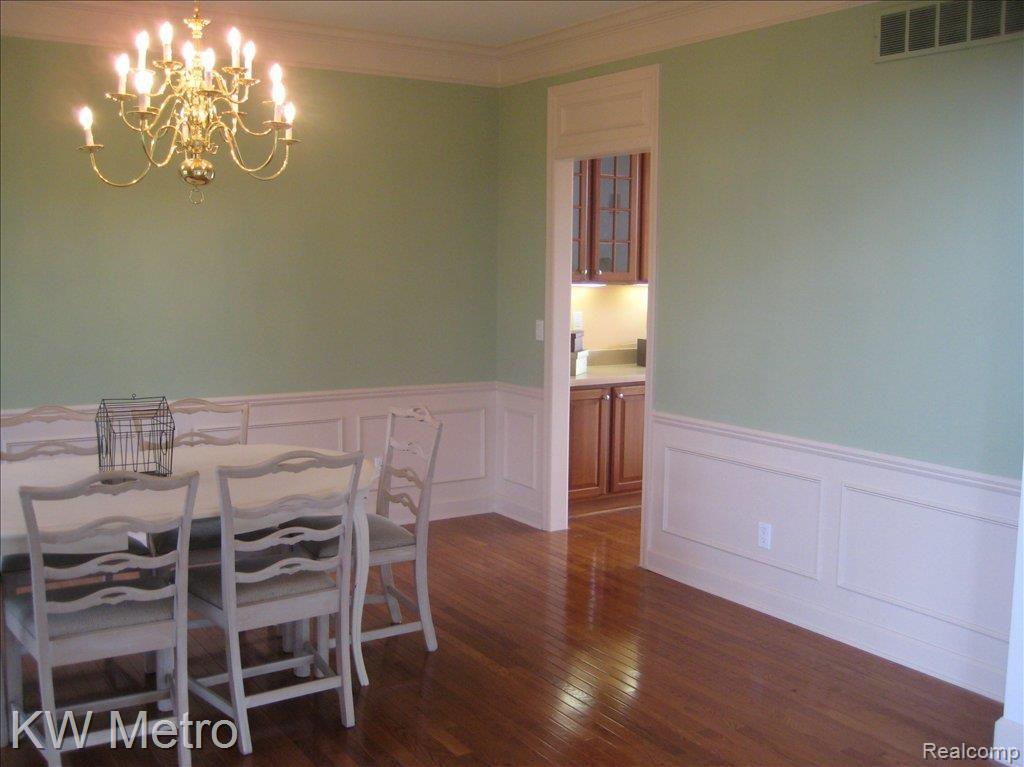 2421 Andover Boulevard Rochester, MI 48306 - Photo 4 of 8 Dinning Room 1