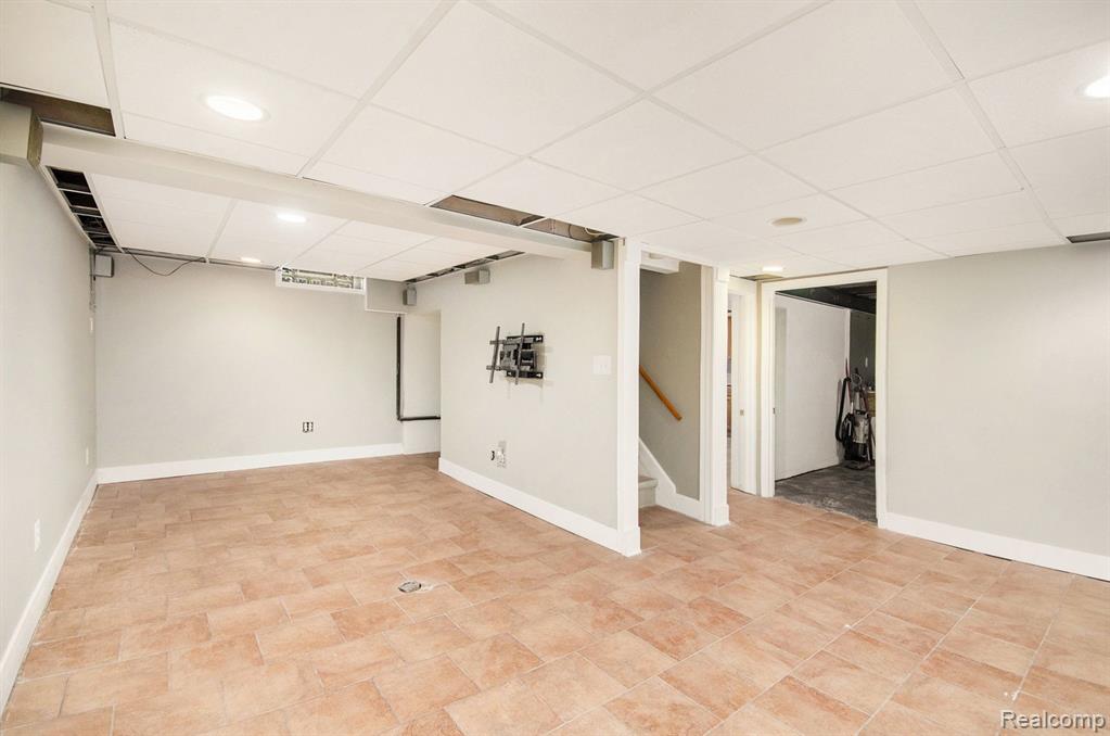 1536 Roslyn Road Grosse Pointe, MI 48236 - Photo 27 of 34