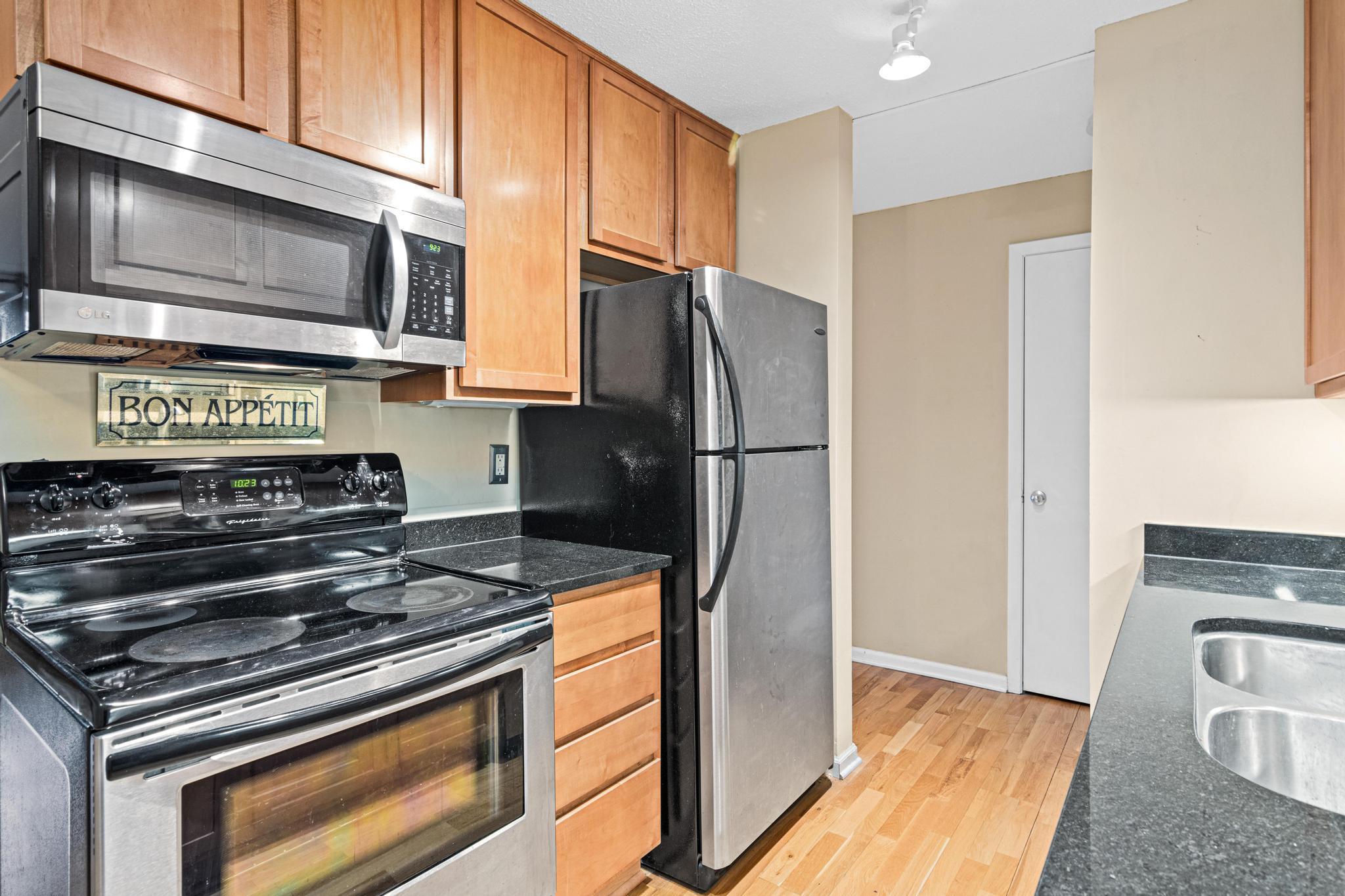 520 Ridgewood Avenue, Unit 3 Minneapolis, MN 55403 - Photo 4 of 15