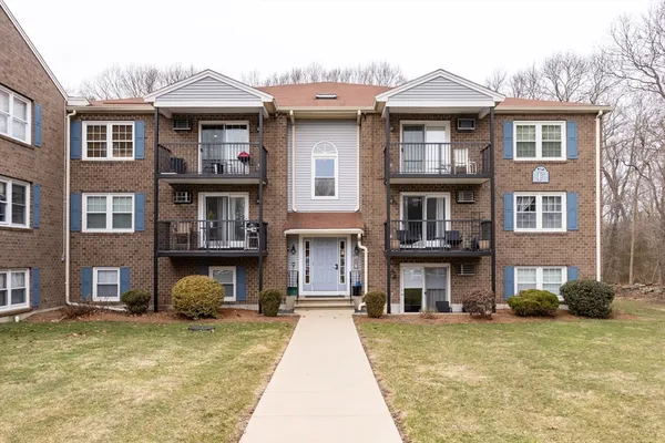 $339,000 | 610 South Franklin Street, Unit F102, Holbrook, MA 02343