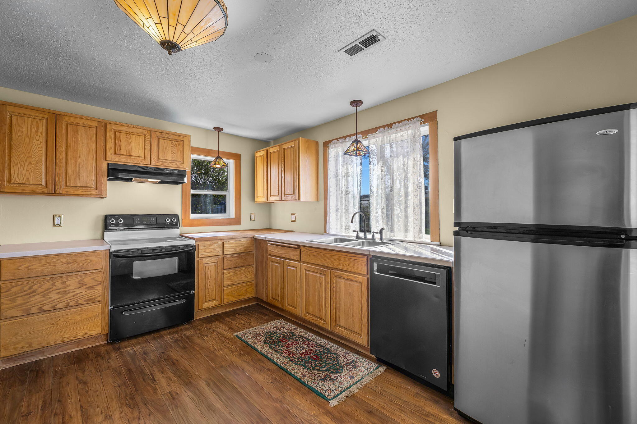 811 Southwest Madison Street Madras, OR 97741 - Photo 11 of 51