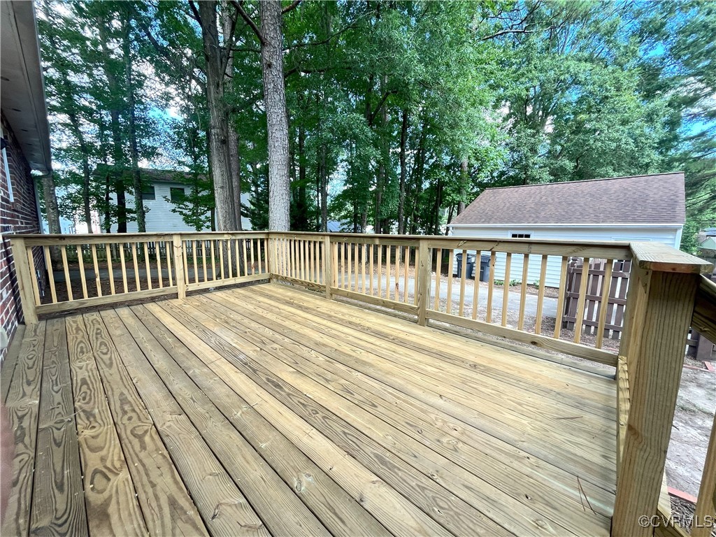 12027 Old Buckingham Road Midlothian, VA 23113 - Photo 34 of 40 a balcony with wooden floor and fence