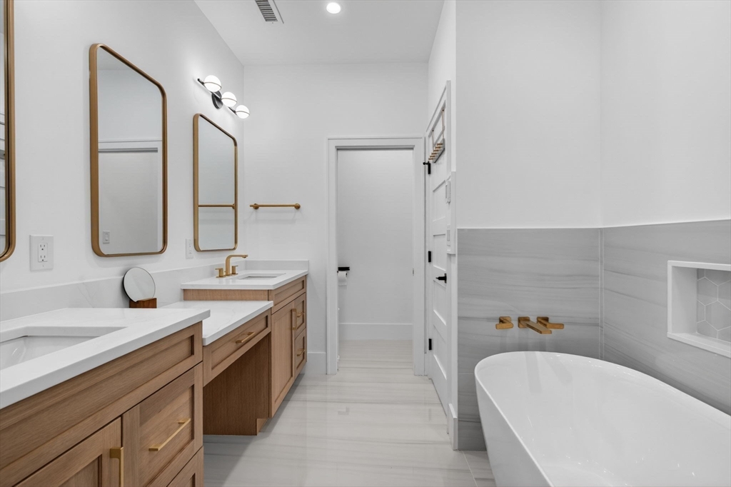 71 Cloverdale Road, Unit 1 Newton, MA 02461 - Photo 7 of 27 Gallery Image 7