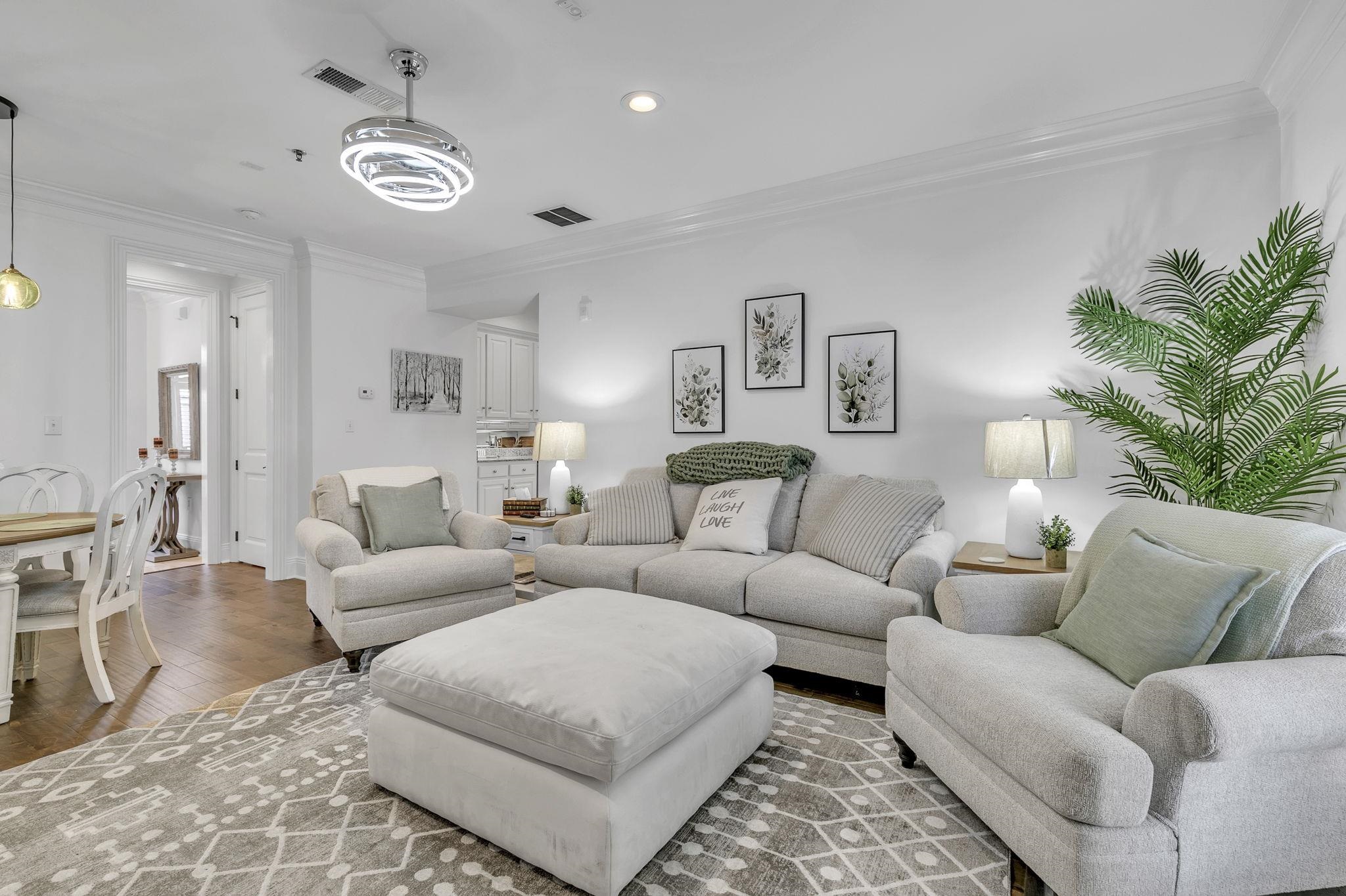 753 St Francis Street, Unit TH1004 Mobile, AL 36602 - Photo 11 of 56 Living Room