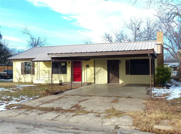 $245,000 | 1922 South Pine Street, Brady, TX 76825