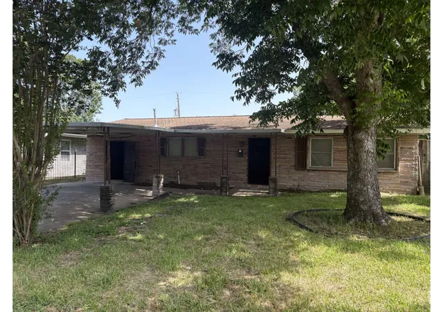 $1,900 | 5923 Van Fleet Street, Houston, TX 77033