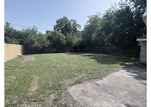 $1,900 | 5923 Van Fleet Street, Houston, TX 77033