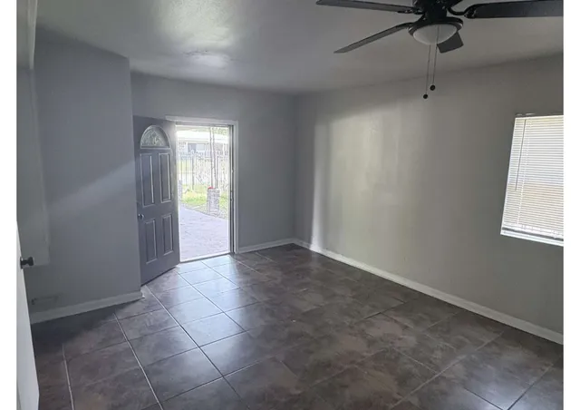 $1,900 | 5923 Van Fleet Street, Houston, TX 77033