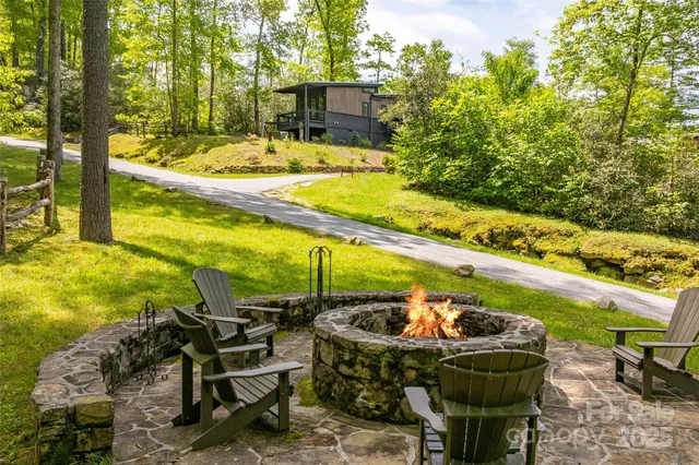 a view of an outdoor sitting area with furniture and garden