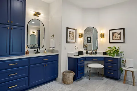 $950,000 | 290 Brentwood Drive, Austin, TX 78737