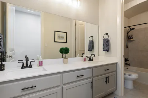 $950,000 | 290 Brentwood Drive, Austin, TX 78737