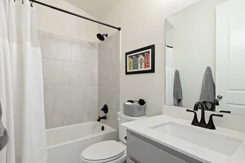 $950,000 | 290 Brentwood Drive, Austin, TX 78737