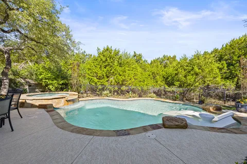 $950,000 | 290 Brentwood Drive, Austin, TX 78737