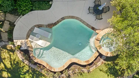 $950,000 | 290 Brentwood Drive, Austin, TX 78737