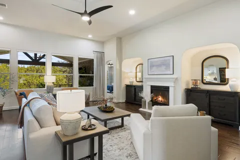 $950,000 | 290 Brentwood Drive, Austin, TX 78737