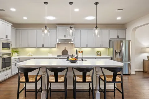 $950,000 | 290 Brentwood Drive, Austin, TX 78737