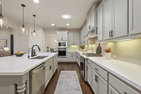 $950,000 | 290 Brentwood Drive, Austin, TX 78737