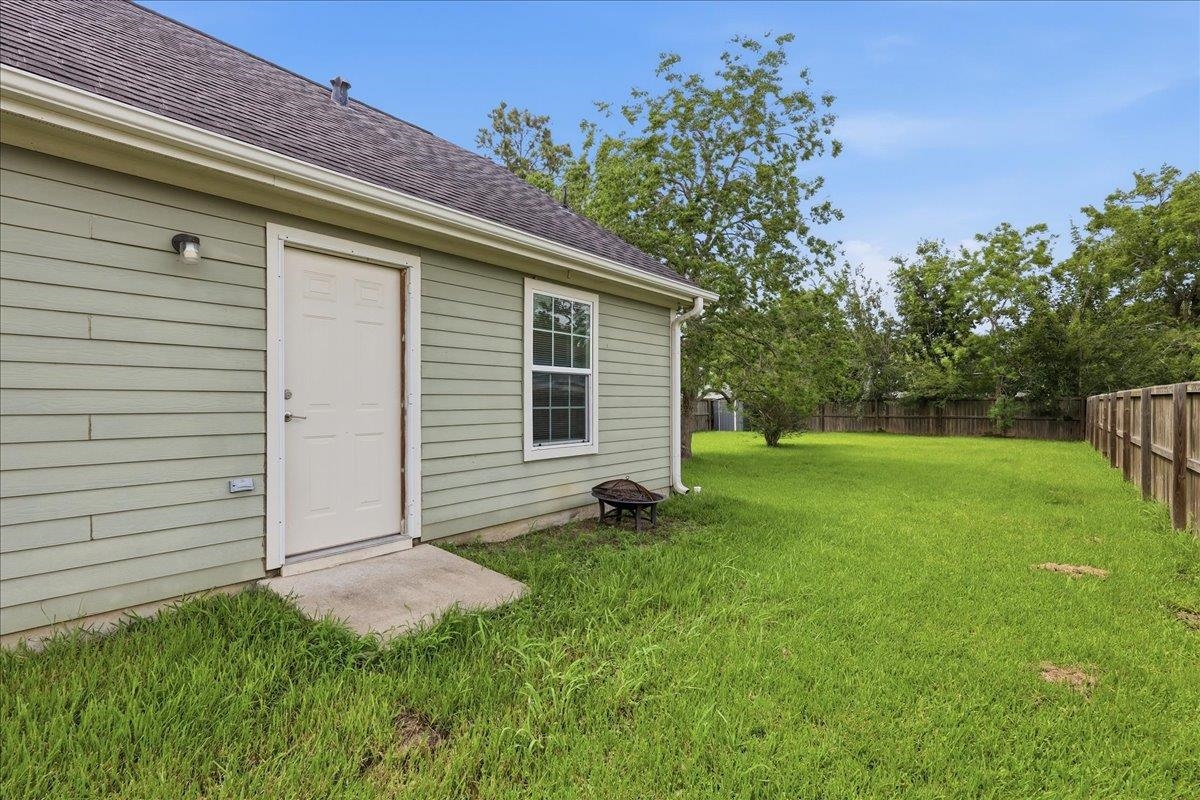 228 West Elm Street Winnie, TX 77665 - Photo 19 of 24