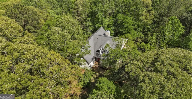 a picture of a wall with a white wall