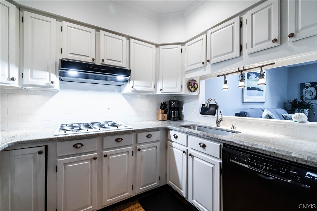 311 Carlton Road Syracuse, NY 13207 - Photo 11 of 27 KITCHEN