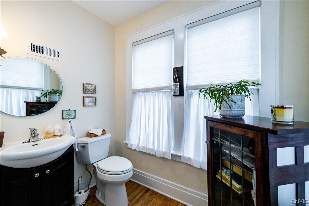 311 Carlton Road Syracuse, NY 13207 - Photo 16 of 27 FIRST FLOOR BATHROOM