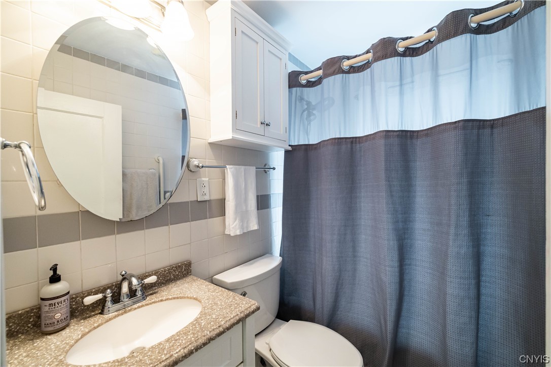 311 Carlton Road Syracuse, NY 13207 - Photo 21 of 27 BATHROOM 2