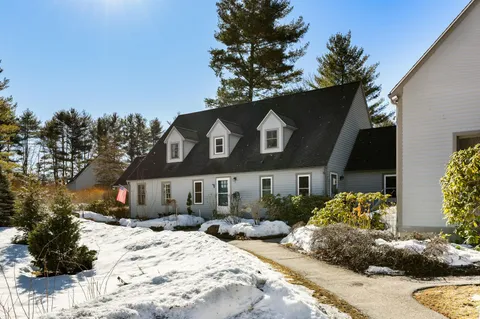 $329,999 | 5 Glengarry Drive, Unit 5, Stratham, NH 03885