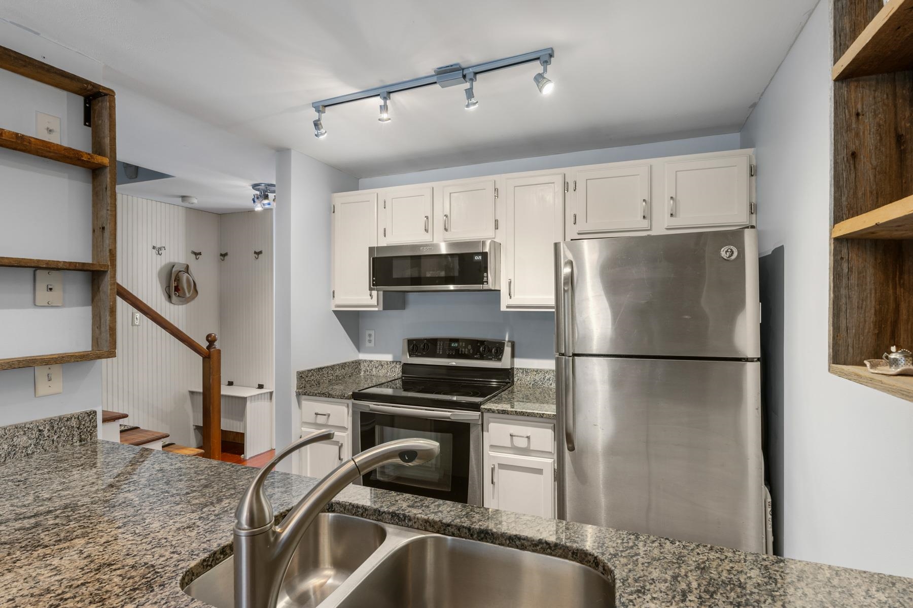 5 Glengarry Drive, Unit 5 Stratham, NH 03885 - Photo 7 of 33